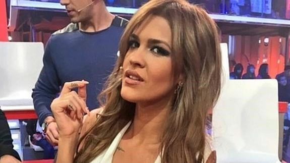 Ylenia dice adiós a la rubia explosiva