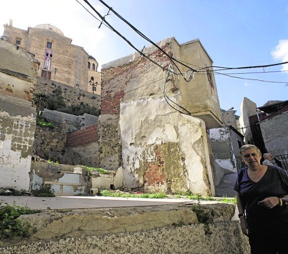 Urbanismo comienza la catalogación de casas en ruina en barrios de la sierra