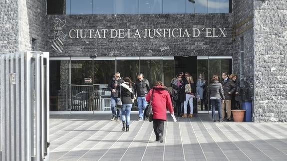 La Defensora del Pueblo pide más funcionarios para los juzgados alicantinos