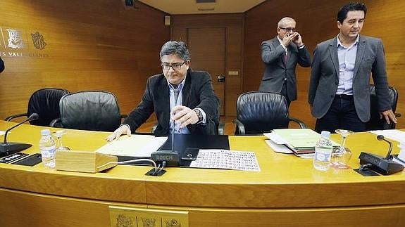 Todos los grupos salvo el PP reclaman la comparecencia de Barberá