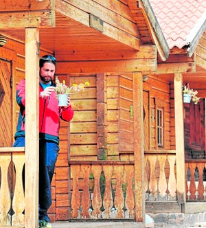 Cabañas y una zona para campamentos