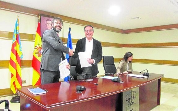 El Consistorio firma un convenio para reducir el paro juvenil con poco gasto