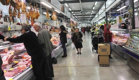 La oposición exige agilizar el Mercado Central si los errores son «subsanables»