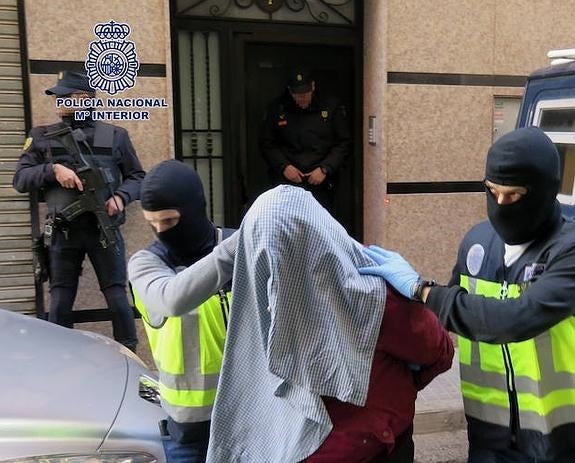 La célula yihadista detenida en la provincia importó 20.000 prendas militares «para dotar a un ejército»