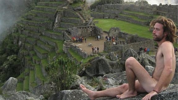 Detenidos dos turistas europeos desnudos en el Machu Picchu