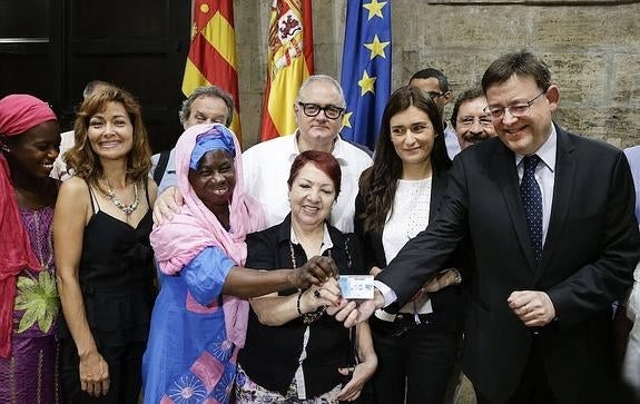 El Constitucional devuelve la sanidad gratuita a los inmigrantes irregulares