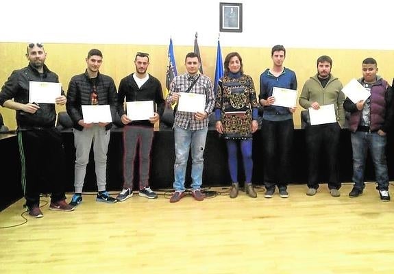 Convega forma a jóvenes parados como jardineros