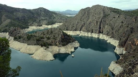 El PSOE pide una placa en memoria de los presos políticos que murieron construyendo el Cenajo