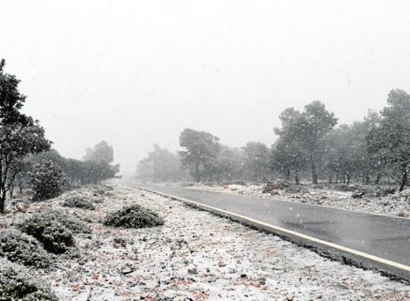 La bajada de las temperaturas deja lluvia en toda la provincia y nieve en las zonas más altas