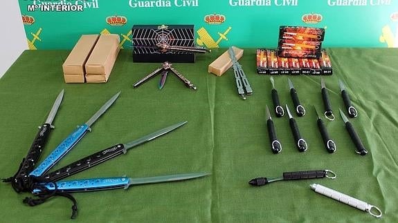 Intervienen una veintena de armas blancas prohibidas en Sangonera la Seca