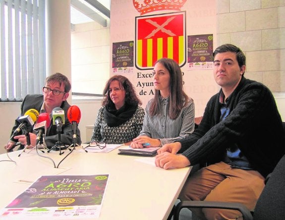 Ayuntamiento y UMH difundirán en una feria el potencial agrícola comarcal
