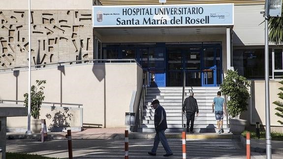 La oposición aprueba convertir el Rosell en un hospital general sin tener financiación