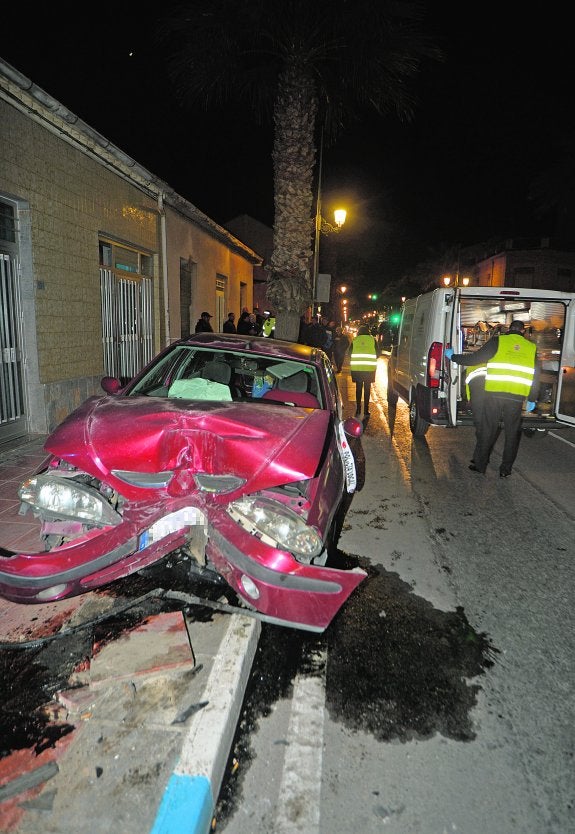 Muere un anciano en un choque con una palmera