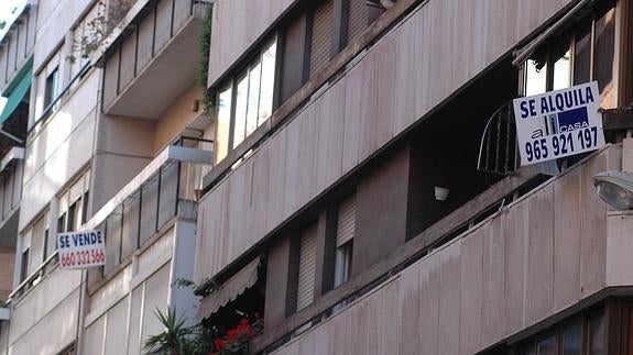 El Consell multará con hasta 30.000 € a bancos que no cedan vivienda vacías