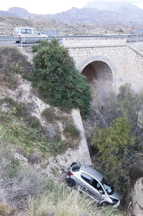 Herido un profesor de autoescuela al salirse de la vía el coche que conducía una alumna