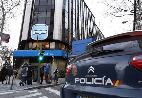 El juez imputa al PP por el blanqueo de Valencia y señala a Barberá como miembro de la trama