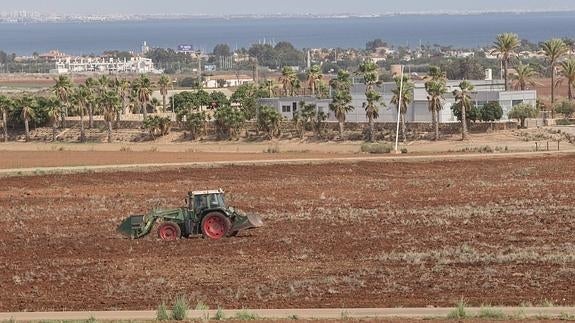 López defiende Novo Carthago porque crearía empleos en la construcción, de camareros y de 'caddies' de campos de golf