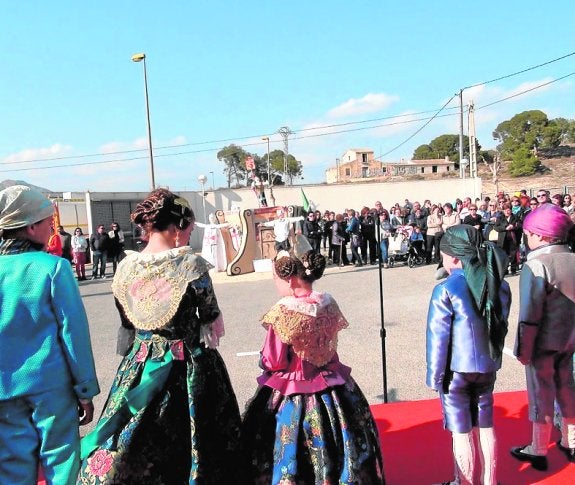 El Colegio de Hurchillo se suma al homenaje a Los Armaos con su falla anual