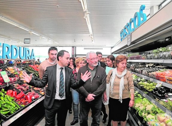 El alcalde anuncia que los empleados del Ayuntamiento cobrarán parte de la extra del 2012 en la nómina de abril