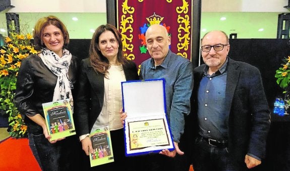 Juan Carlos Martín recibe el Premio de Poesía para Niños Ciudad de Orihuela