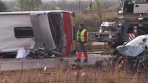 Catorce personas mueren en un accidente de autobús en Tarragona
