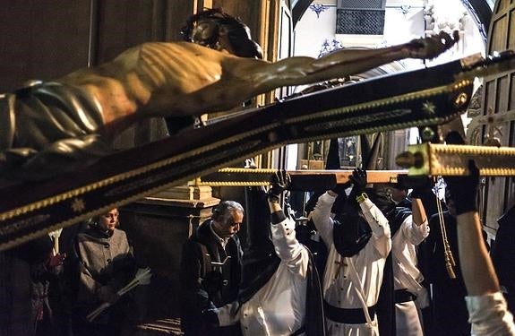 Silencio metálico al paso del Zalamea