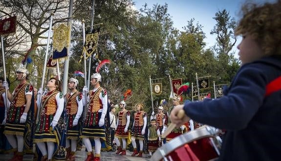 Lanzas firmes para custodiar procesiones