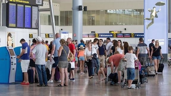 Cancelados 30 vuelos en Alicante por la huelga de controladores franceses