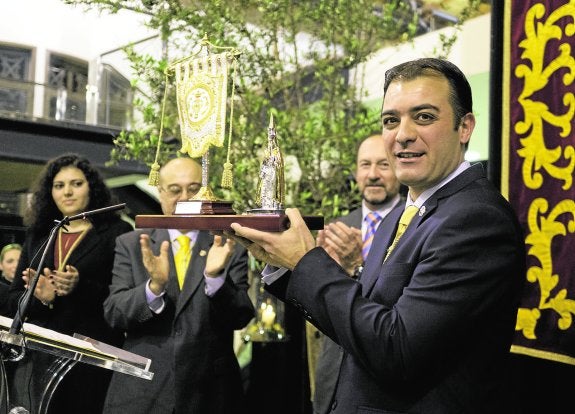 Mucho paraguas y ningún nazareno