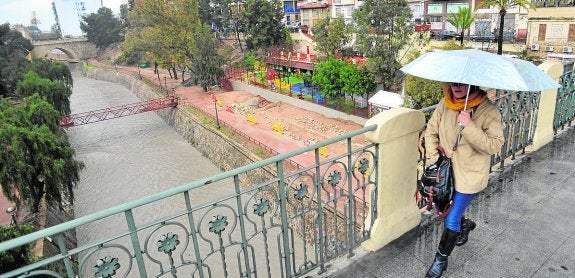 La lluvia puede seguir hoy y dará paso a un tiempo primaveral a partir del jueves