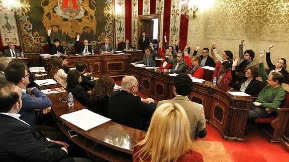 El pleno del Ayuntamiento aprueba los presupuestos de 2016