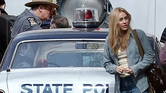 Miley Cyrus celebra el aniversario de Hannah Montana con una imagen porno