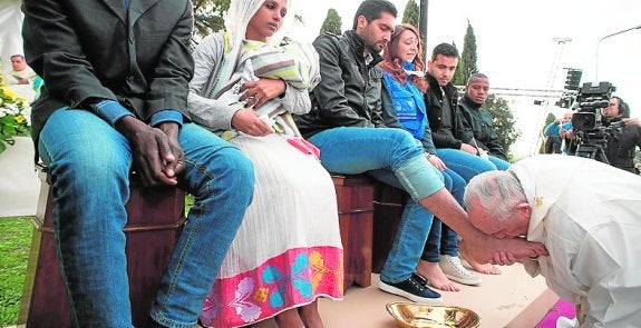 El Papa acusa a traficantes de armas de «estar detrás» de los atentados de Bruselas