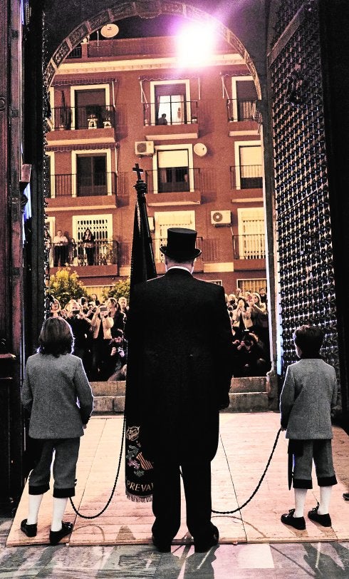 Orihuela entierra a Cristo