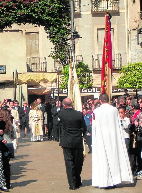 El volar de las palomas y el canto del Aleluya cierran una Semana Santa multitudinaria