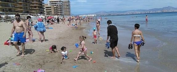 Masivo éxodo de la ciudad para celebrar la Mona