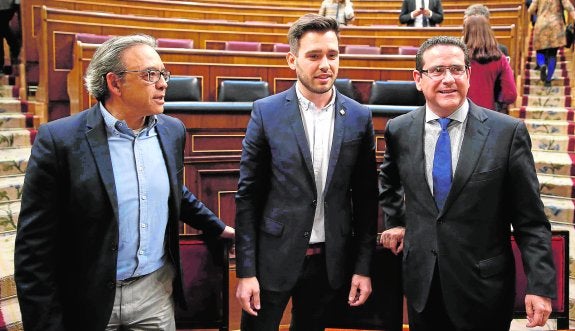 El Congreso aprueba, en ausencia de Rajoy y Sánchez, tramitar la reforma del Estatuto