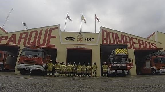 Bomberos de la Región se concentran por la muerte del compañero de Oviedo