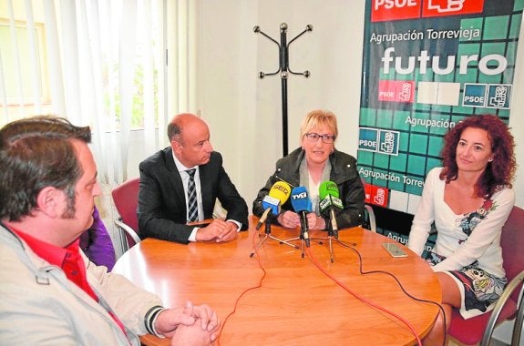 Diputados del PSPV se reúnen con directivos del club náutico y hosteleros