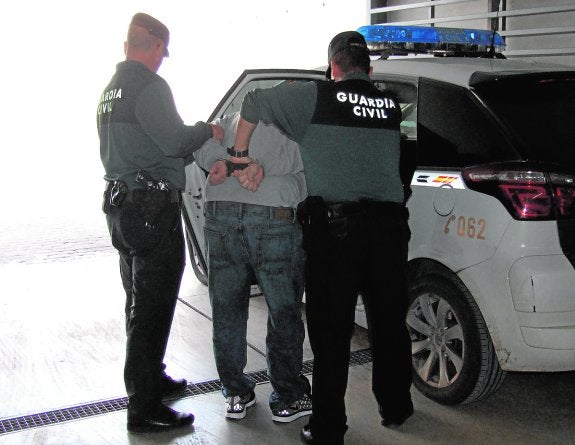 La Guardia Civil caza en El Altet a un fugitivo buscado por doble asesinato