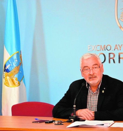 El alcalde afirma que municipalizar la basura ahorrará 12.700 euros al día