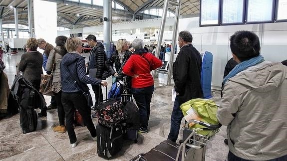 El Altet recibe más de 300.000 pasajeros de compañías de bajo coste en marzo