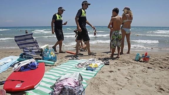 El Ayuntamiento ofrecerá 24 plazas temporales para Policía Local este verano