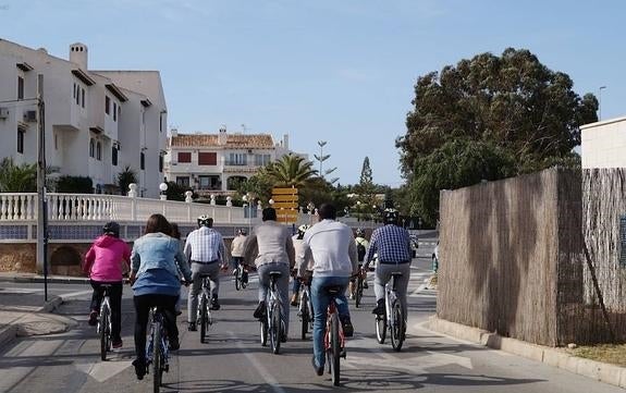 El PP se pasea en bicicleta y Cambiemos pide menos 'postureo' y más acciones