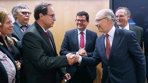 El Consell pide al Gobierno que le dé liquidez para pagar el 50% de la extra