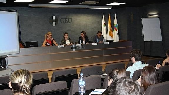 Empresarios alicantinos explican los procesos de internacionalización en el CEU