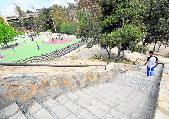 Padres del Baix Vinalopó piden mejoras para relanzar el centro