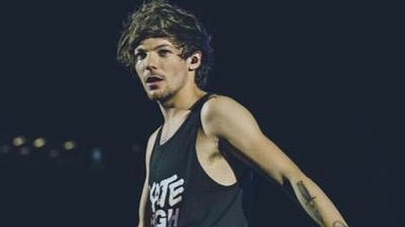 Louis Tomlinson, de One Direction, padre responsable de día y rey de la fiesta de noche