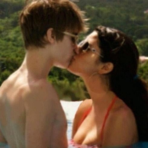 El beso de Justin Bieber y Selena Gomez destrona los corazones de Kendall Jenner