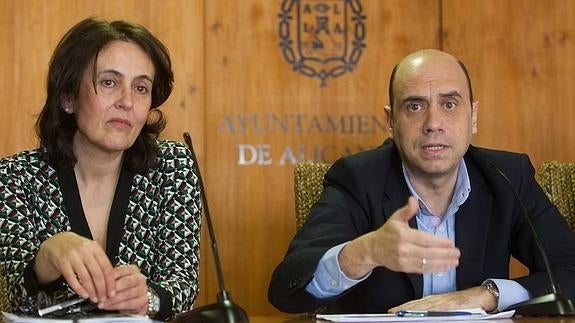 El PP exige a Echávarri que retire las competencias a la concejala Gloria Vara